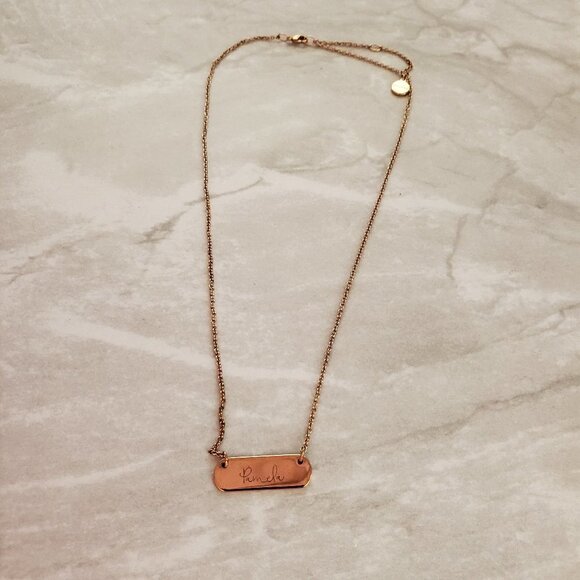 ✨ Stella and Dot Gold Pamela Engraved Plaque Necklace ✨ - Picture 1 of 8
